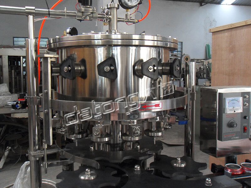 Carbonated drink filling machine